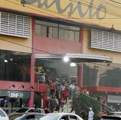 Principio de incendio en el supermercado Hiper Luisito de Asunción.