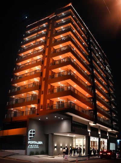 Fortaleza Azara está edificado en una zona estratégica del centro de Asunción, en las calles Azara esquina General Aquino. En la zona se encuentra todo tipo de servicios.