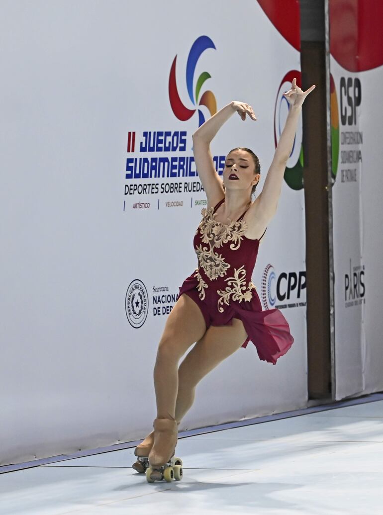 Brillante pasada de Florencia Acuña anoche en la pista del Comité Olímpico.