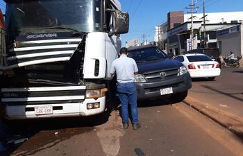 El accidente de tránsito solo dejó daños materiales en los vehículos implicados.