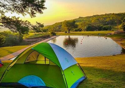 Un sector para acampar   en la cima del cerro Caacupé y a metros de una de las lagunas es una de las alternativas que ofrece el complejo turístico.