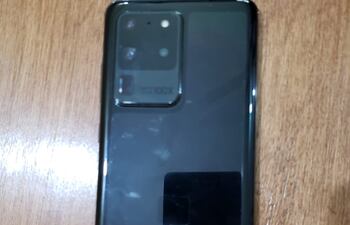 El aparato celular robado durante el asalto a la bodega Carexi ubicada en el barrio Don Bosco.