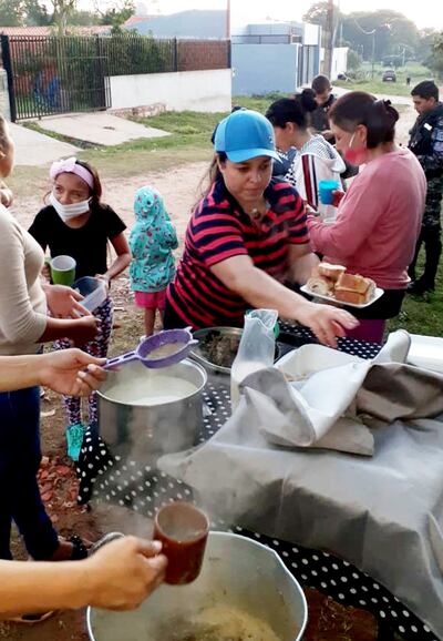 El equipo solidario trabaja día y noche para ayudar a los vecinos de la zona.