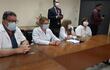Conferencia de prensa en el Hospital Nacional de Itauguá sobre estado de salud del bebé que nació en el piso.