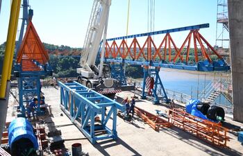 Con un avance general del 70% prosiguen los trabajos en la construcción del Puente de la Integración.