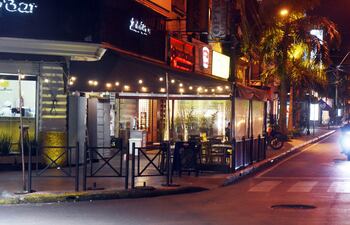 Los rubros de restaurantes, bares, eventos y canchas deportivas seguirán siendo los más afectados.
