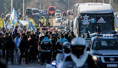 El equipo argentina fue recibido por los hinchas.