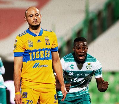 La frustración de Carlos Gabriel González Espínola (27 años) por el penal desperdiciado contra Santos Laguna.