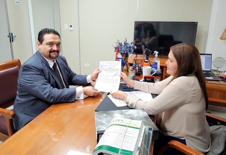 Dr. Rodrigo Alejandro Escobar Espínola.