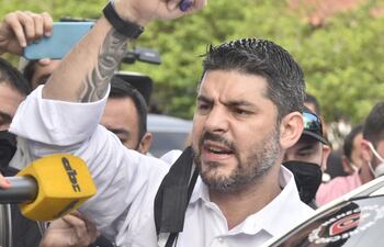 Óscar “Nenecho” Rodríguez (ANR, cartista) compró detergentes y kits de alimentos de una ferretería.