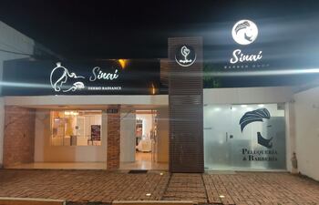 Fachada de la barbería en donde los ladrones entraron a robar.