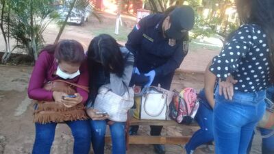 Compatriotas detenidas en Chiriguelo.