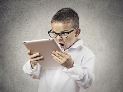 Niño con tablet