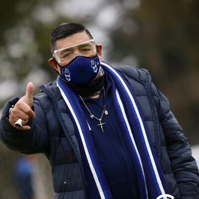 Diego Maradona se presentó en el entrenamiento de Gimnasia La Plata.