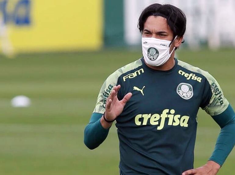 Gustavo Gómez (27) registra 95 partidos, 11 goles y un título del Brasileirão 2018 con Palmeiras.