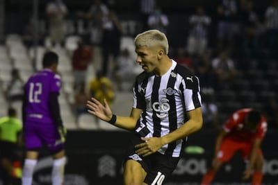 Julio Enciso, de penal, le dio la victoria a Libertad