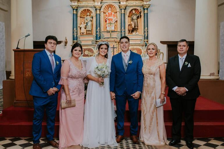 Fueron padrinos Basilio Piris y Graciela Miranda; Mercedes Ramírez y Vicente Centurión.