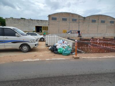 Basura que se va acumulando en la zona del túnel de Tres  Bocas.