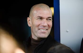 Zidane, que cumplirá 50 años el jueves 23, rechazó dirigir por ahora al París SG porque aspira entrenar a la selección francesa.