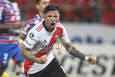 Enzo Fernández grita a todo pulmón su gol desde el punto penal para el empate de River.