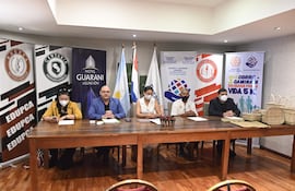 Momento del reciente lanzamiento de la primera Correcaminata Solidaria por la Vida 5K.