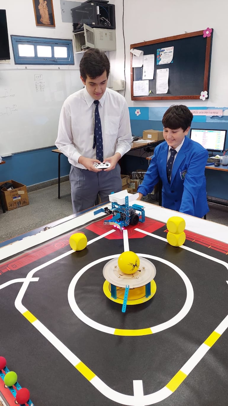 arán de la Competencia Latinoamericana de Robótica en Lima Perú.
