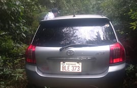 El vehículo estaba escondido en medio de los matorrales, a unos 2.000 metros de la ruta PY02.