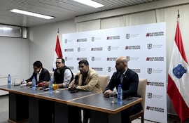 El intendente de Asunción, Óscar "Nenecho" Rodríguez y otras autoridades municipales anunciaron millonarias medidas de prevención de incendios a tomarse en el Mercado 4.