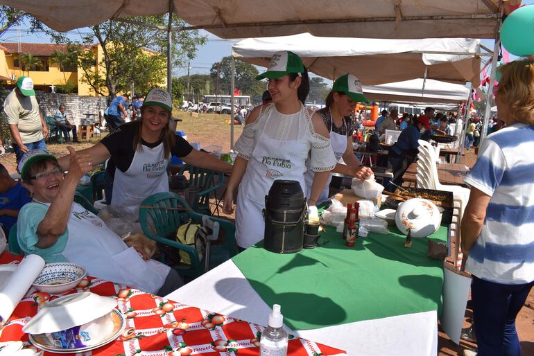 Los expositores celebran que el Festival del pira caldo sea todo un éxito en la ciudad de San Antonio. 