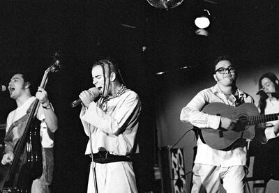 Imagen del grupo mexicano Café Tacvba en sus inicios, que forma parte de la serie documental. (Foto: Netflix)