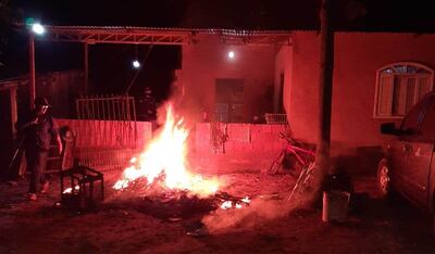 Los malvivientes antes de huir quemaron colchones y el equipo de circuito cerrado de la vivienda.