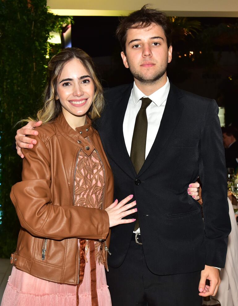 Mikaela Ayala y Axel Gustafson.