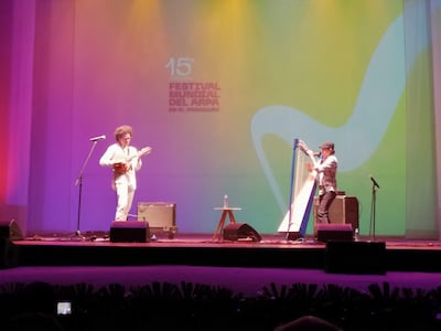 El mandolinista brasileño Hamilton de Holanda y el arpista colombiano Edmar Castañeda cerraron la segunda jornada del Festival Mundial del Arpa, en el Teatro Municipal.