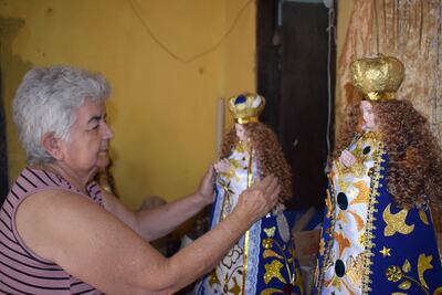 Nicasia, desde los 10 años comenzó fabricando en la alfarería pequeñas alcancías, junto a sus padres Emilia Sánchez (+) y Martín Ortiz (+).