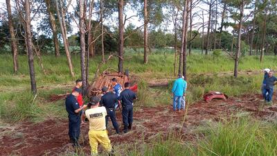 Así quedó el automóvil que volcó sobre la ruta PY05 Gral. Bernardino Caballero, a la altura de la colonia Ybypé, a unos 10 kilómetros de Pedro Juan Caballero. En el accidente falleció Casilda Giménez (69).