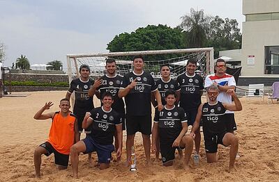 El plantel de Olimpia que competirá en el prestigioso torneo de clubes de beach handball.