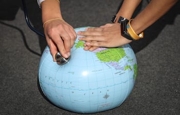 Brasil, China, India y Sudáfrica criticaron la doble moral de los países ricos por presionar a los países en desarrollo para que abandonen los combustibles fósiles mientras ellos incrementan su consumo. (EFE/EPA)