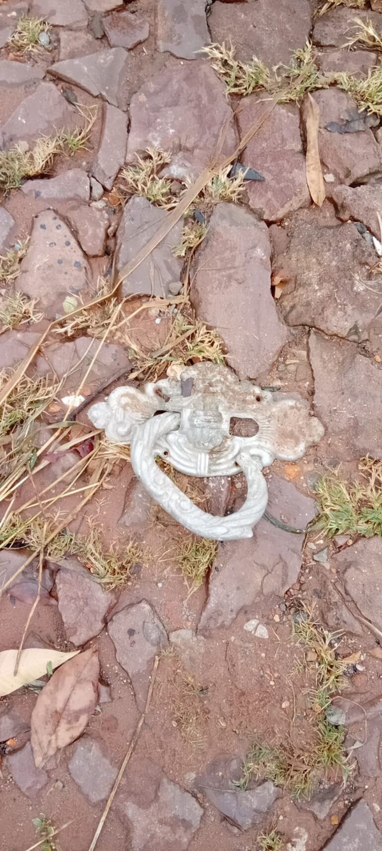 Vecinos del barrio San Jorge de Capiatá denuncian falta de desagües.