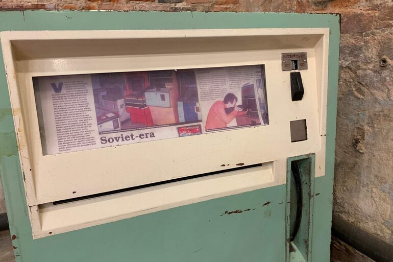 GRAF9295. MOSCÚ, 05/12/2021.- Treinta años después de la desaparición de la URSS, un museo de máquinas recreativas de Moscú ofrece un viaje al pasado a miles de soviéticos de ayer y rusos de hoy. EFE/ Anush Janbabian