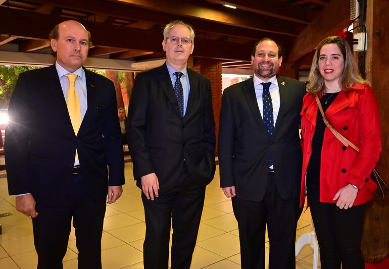 Robert Bosch, Paolo Campanini, embajador de Italia; Federico Sosa y Erika Schaerer.