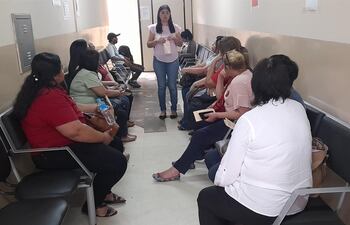 Charlas de concienciación sobre la prevención del cáncer de mama, detección temprana y ecografías mamarias gratuitas, fueron los servicios brindados este miércoles a las funcionarias de la DINAC.