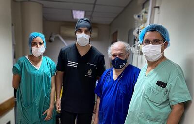 Los profesionales que participaron de la cirugía de alta complejidad: Dra. Lea Acevedo, pediatra y terapista de niños; Freddy Velázquez, cirujano pediátrico; Hugo Arza, cirujano pediátrico; y Ángel Prieto, anestesiólogo.