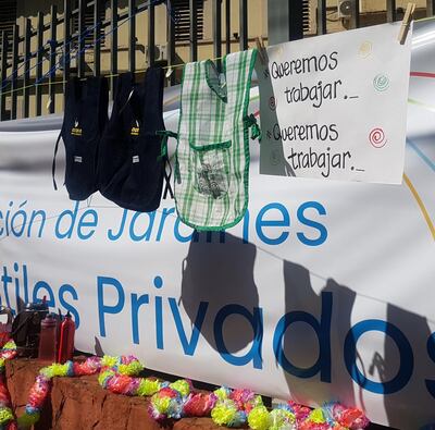 Delantales de profesoras y alumnitos de guarderías y jardines infantiles privados