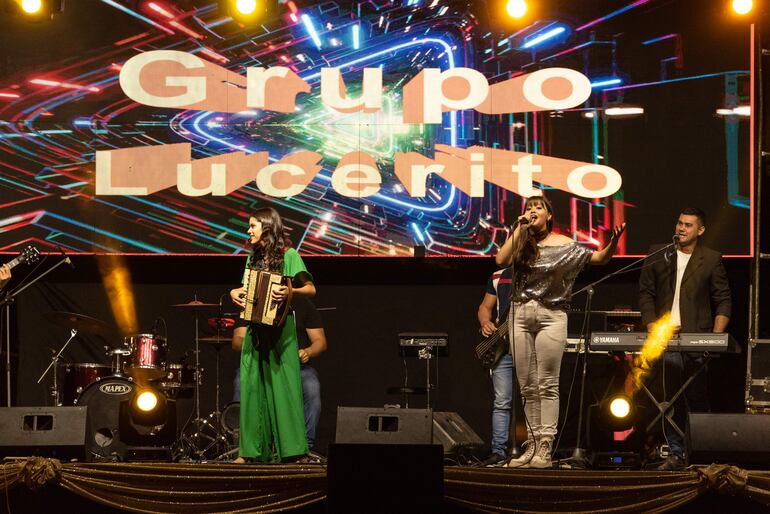 Lucerito y su grupo también participó de la Serena a Caazapá.