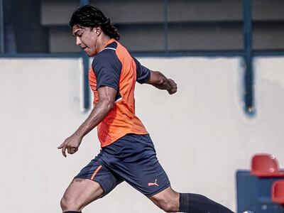 Marcelo Moreno Martins, delantero de Cerro Porteño, en el entrenamiento en la Ollita.