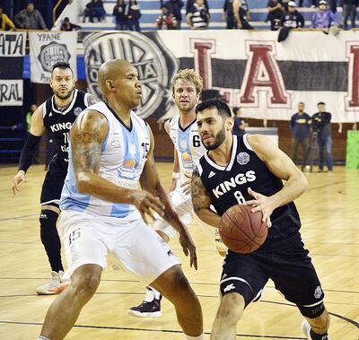 Escena del juego Olimpia vs. San José, en el Apertura 2019.