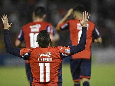 Brian Samudio, delantero de Cerro Porteño, celebra el tanto del 1-0 contra el 12 de Octubre de Itauguá en el estadio Luis Salinas por la jornada 12 del torneo Clausura 2022.