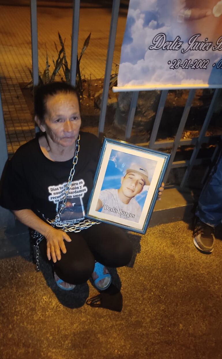 María Amada Fariña, madre de Derliz Javier Burgos Fariña, asesinado hace dos años.