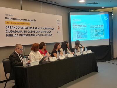 Periodistas de investigación que analizaron el caso Metrobús presentaron el producto del análisis al nuevo Fiscal General del Estado.