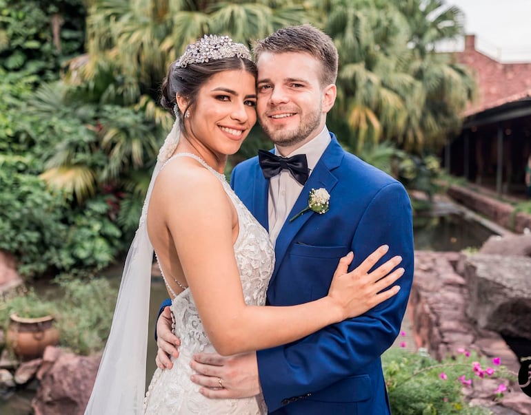 Los recién casados fueron fotografiados por Javier Vera.
